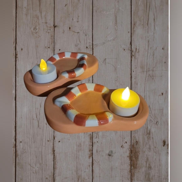 2 Ceramic Flip Flop Tealight Holders with Lights - Picture 3 of 3